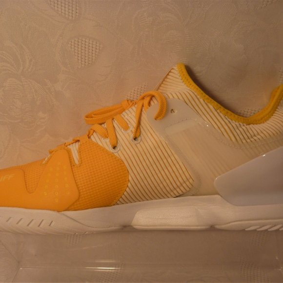 $$$SOLD adidas Adizero Ubersonic 2 Tennis Athletic - Picture 2 of 10